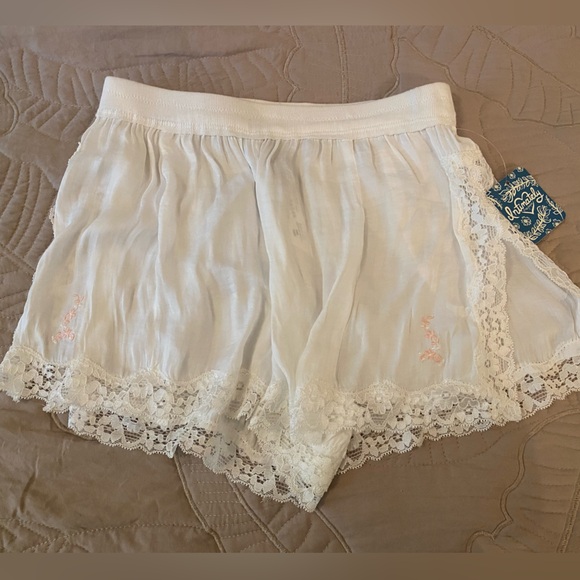 Free People White Lace Trim shorts - Picture 1 of 7